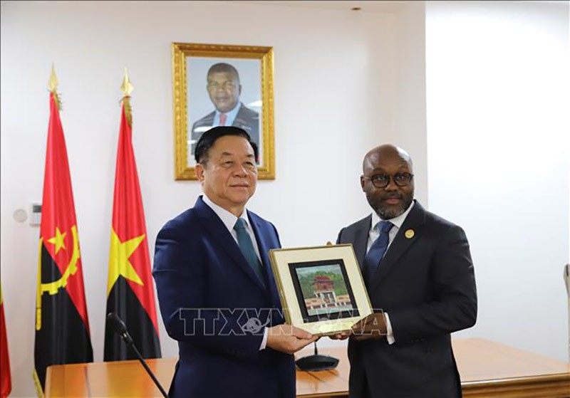 Việt Nam luôn coi trọng quan hệ hợp tác nhiều mặt với Angola và Đảng PMLA