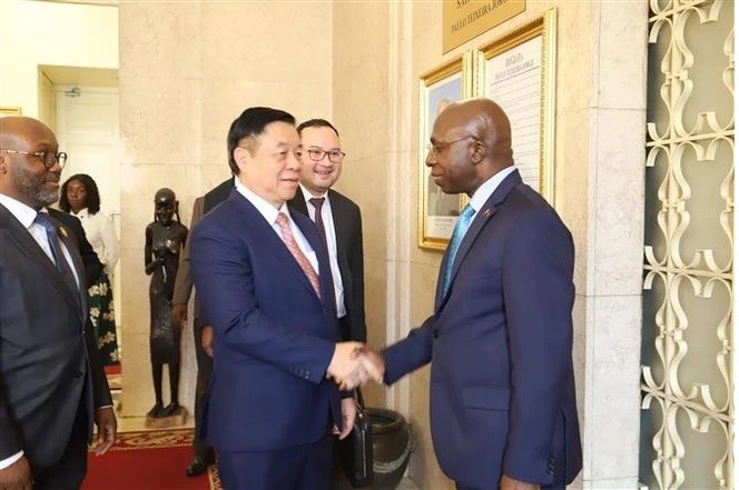 Party Politburo member delegation visits Angola to enhance friendship, cooperation