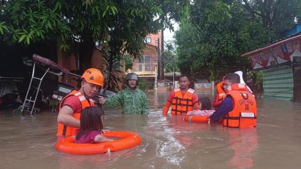 Philippines: Bão Ewiniar gây thiệt hại lớn do mưa lớn kèm gió mạnh