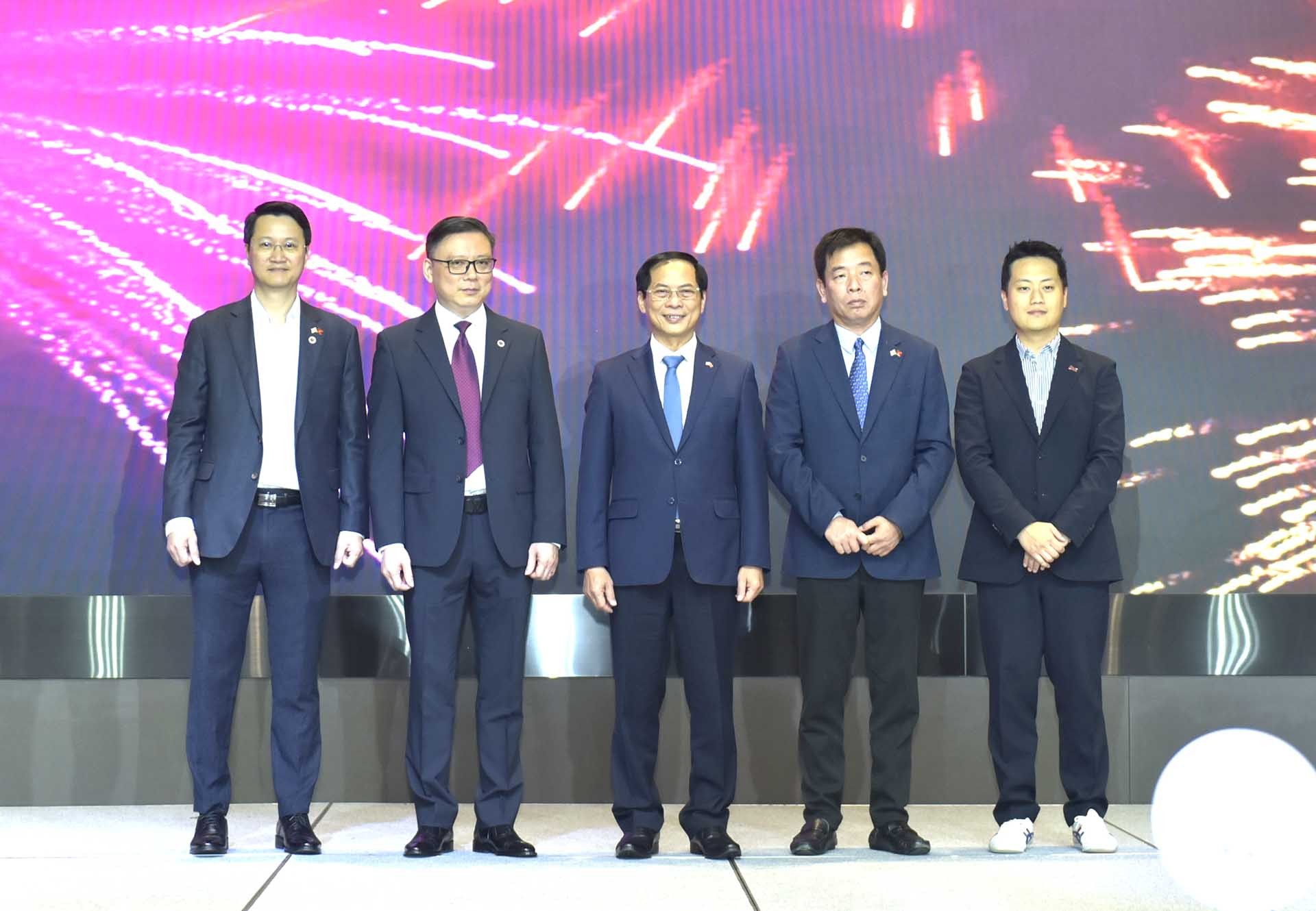 Bộ trưởng Ngoại giao Bùi Thanh Sơn dự Lễ ra mắt Hiệp hội doanh nghiệp Việt Nam tại Hàn Quốc