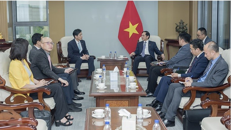 FM Bui Thanh Son receives Chairman of Korea-Vietnam Economic and Cultural Association