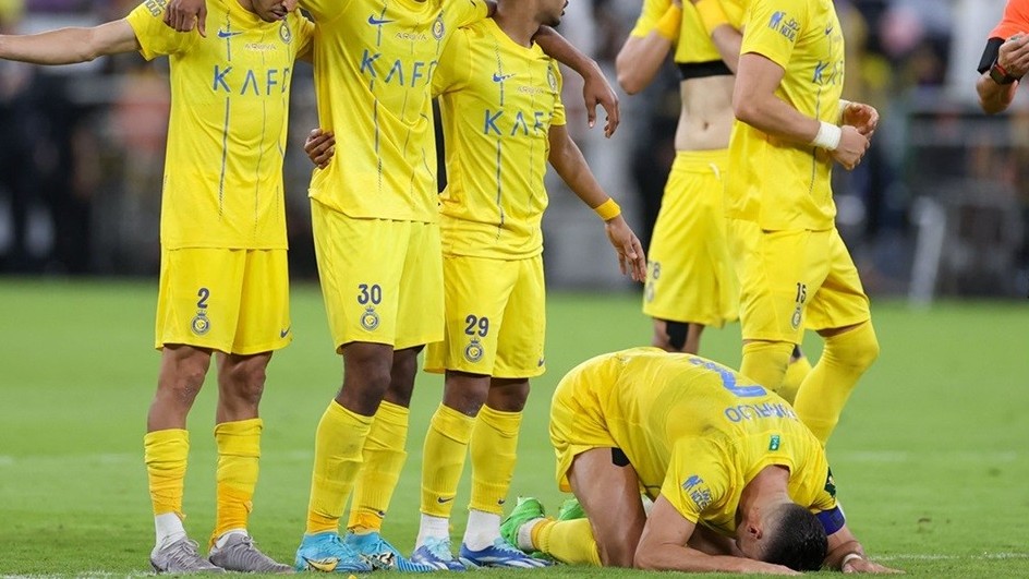 Cristiano Ronaldo khóc nhiều sau trận Al-Nassr thua Al-Hilal