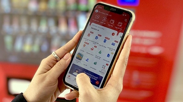 Người dân có thể thanh toán phí dịch vụ công qua VneID, tài khoản Mobile Money