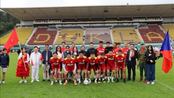 Đội bóng đá của cộng đồng người Việt vào trận chung kết giải đấu do Thượng viện Czech bảo trợ
