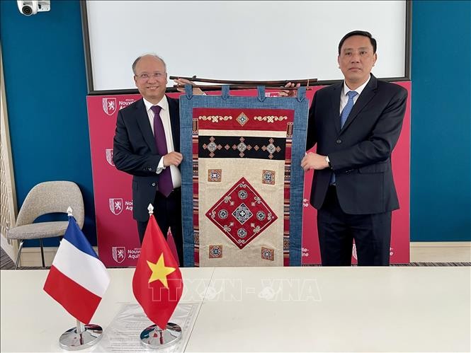 Xác định hướng hợp tác mới giữa tỉnh Lào Cai và vùng Nouvelle Aquitaine, Pháp