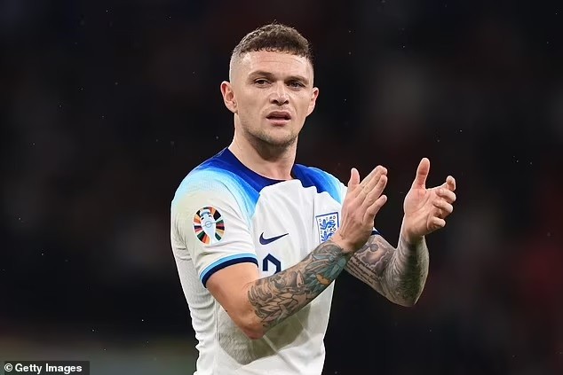 Kieran Trippier đeo băng đội trưởng trận giao hữu tuyển Anh và Bosnia