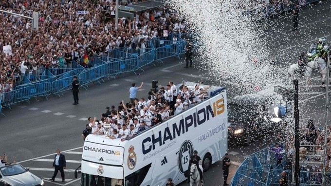 Real Madrid diễu hành mừng vô địch Champions League