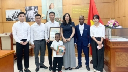 Quang Linh Vlogs và nhóm châu Phi: Truyền cảm hứng kết nối người dân Việt Nam-Angola