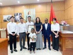 Quang Linh Vlogs và nhóm châu Phi: Truyền cảm hứng kết nối người dân Việt Nam-Angola