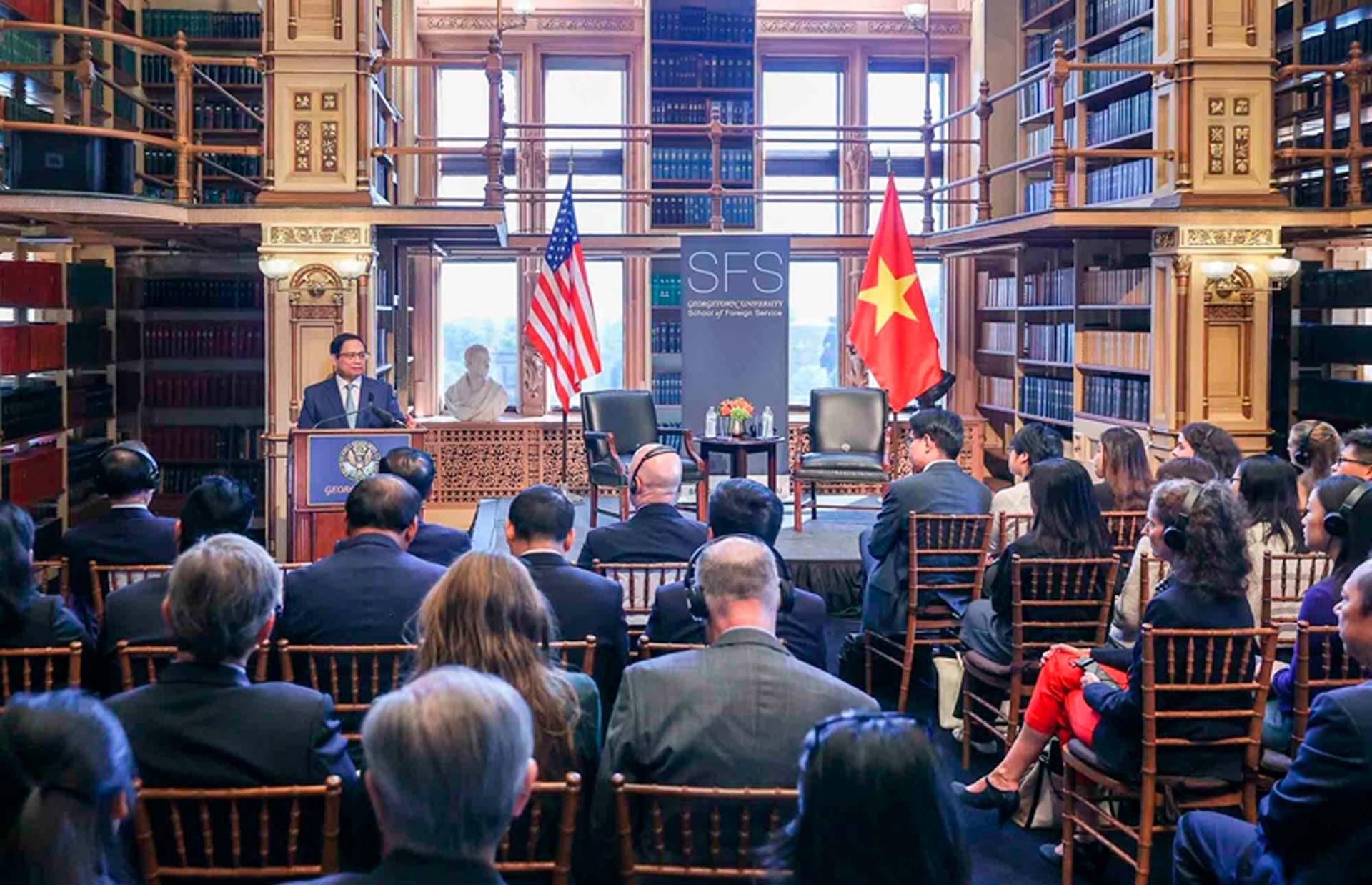 Thủ tướng Chính phủ Phạm Minh Chính đón nhận được nhiều tình cảm từ chính giới, người dân Mỹ trong những chuyến thăm Mỹ năm 2023.