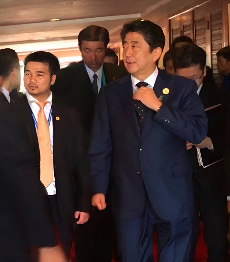 Doanh nhân Mai Vũ Minh cùng Thủ tướng Nhật Bản Abe Shinzo (năm 2017)