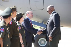 Campuchia đón chuyến thăm lịch sử của Bộ trưởng Quốc phòng Mỹ