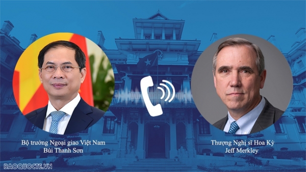 FM Bui Thanh Son holds phone talks with US Senator Jeff Merkley