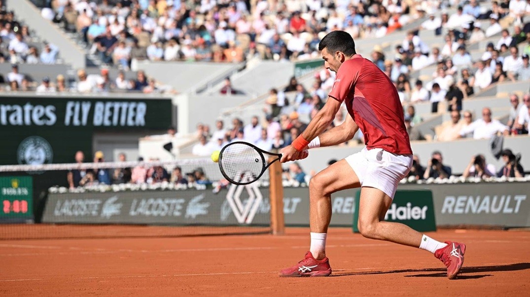 Novak Djokovic chấn thương, phải chia tay Roland Garros 2024, Jannik Sinner lên vị trí số 1 thế giới