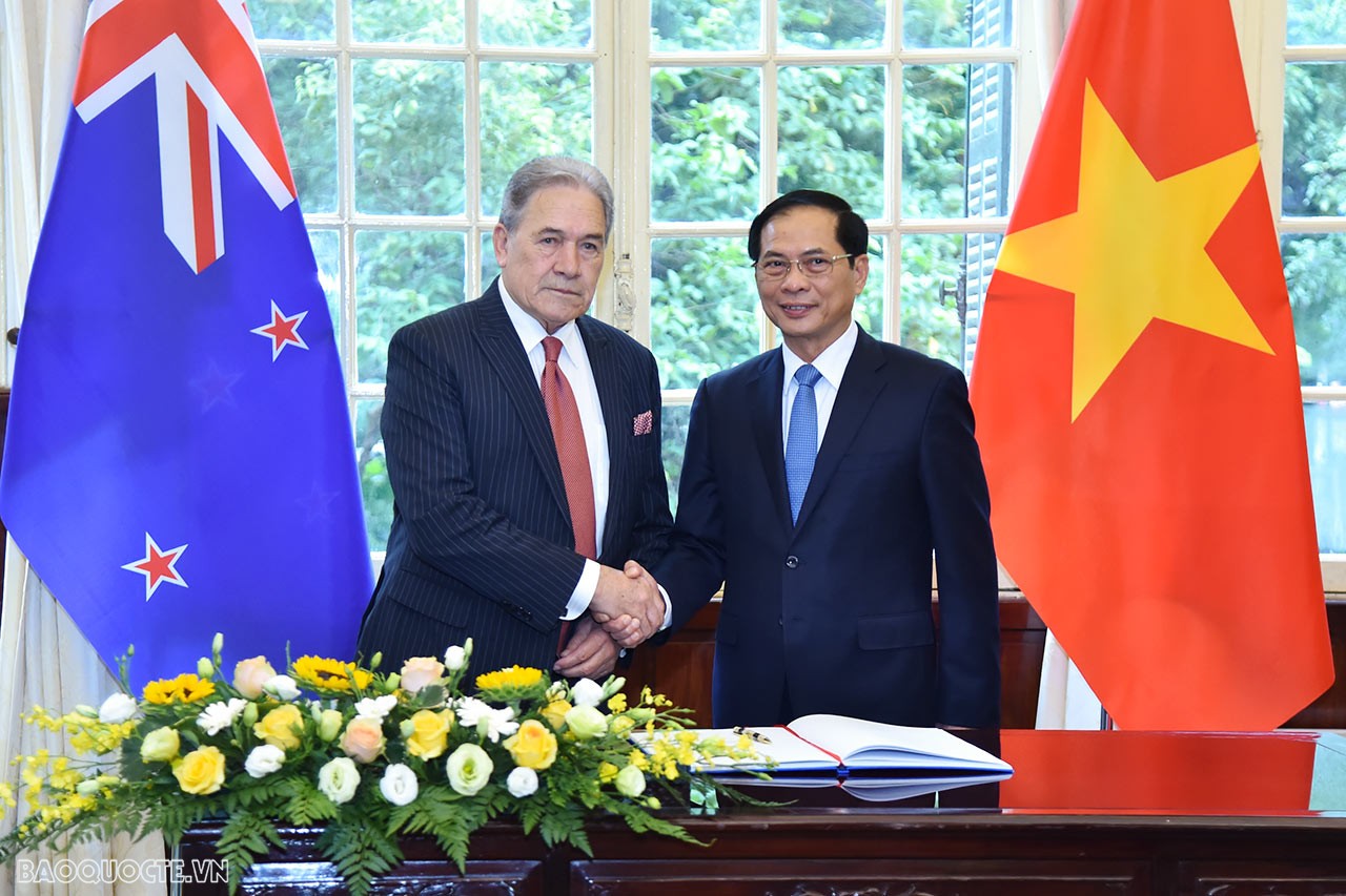 Bộ trưởng Bùi Thanh Sơn đón Phó Thủ tướng, Bộ trưởng Winston Peters và đồng chủ trì Hội nghị BTNG Việt Nam-New Zealand