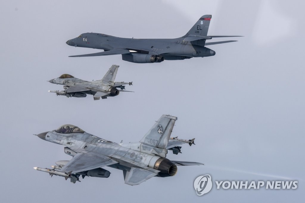 Tự cởi bỏ trói buộc, Hàn Quốc 'xả' tập trận gần biên giới liên Triều, đón cường kích Mỹ đến diễn tập ném bom sau 7 năm