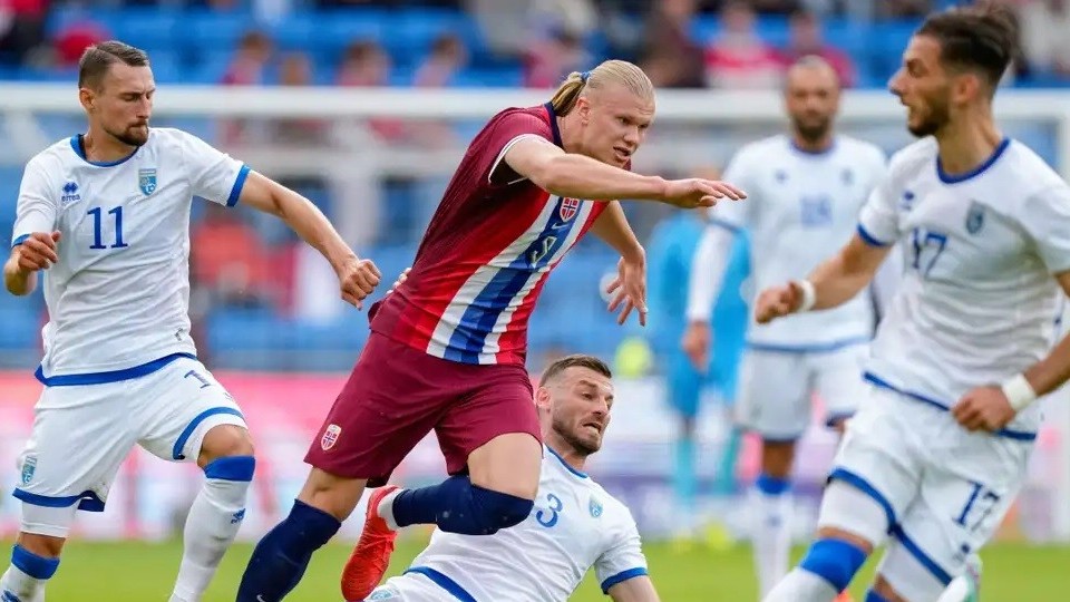 Ghi 3 bàn trận đội tuyển Na Uy thắng Kosovo, Erling Haaland lập hat-trick lần thứ 22