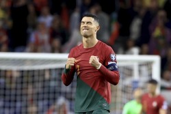 Hội quân đội tuyển Bồ Đào Nha, Cristiano Ronaldo đăng dòng trạng thái gây tò mò