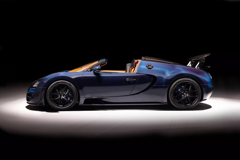 Giá xe Bugatti Veyron Grand Sport Vitesse dự kiến từ 2,55-3,2 triệu USD.