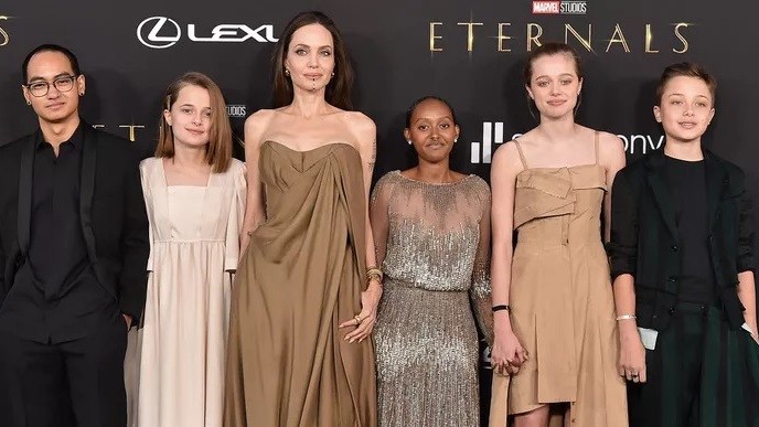 Angelina Jolie đón sinh nhật bình yên tại nhà bên các con