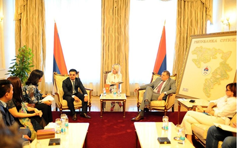 Mr. Mai Vu Minh in a working session with the President of Bosnia and Herzegovina, Milorad Dodik (2019).