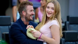 Victoria Beckham không đồng ý để con gái út làm tóc xoăn
