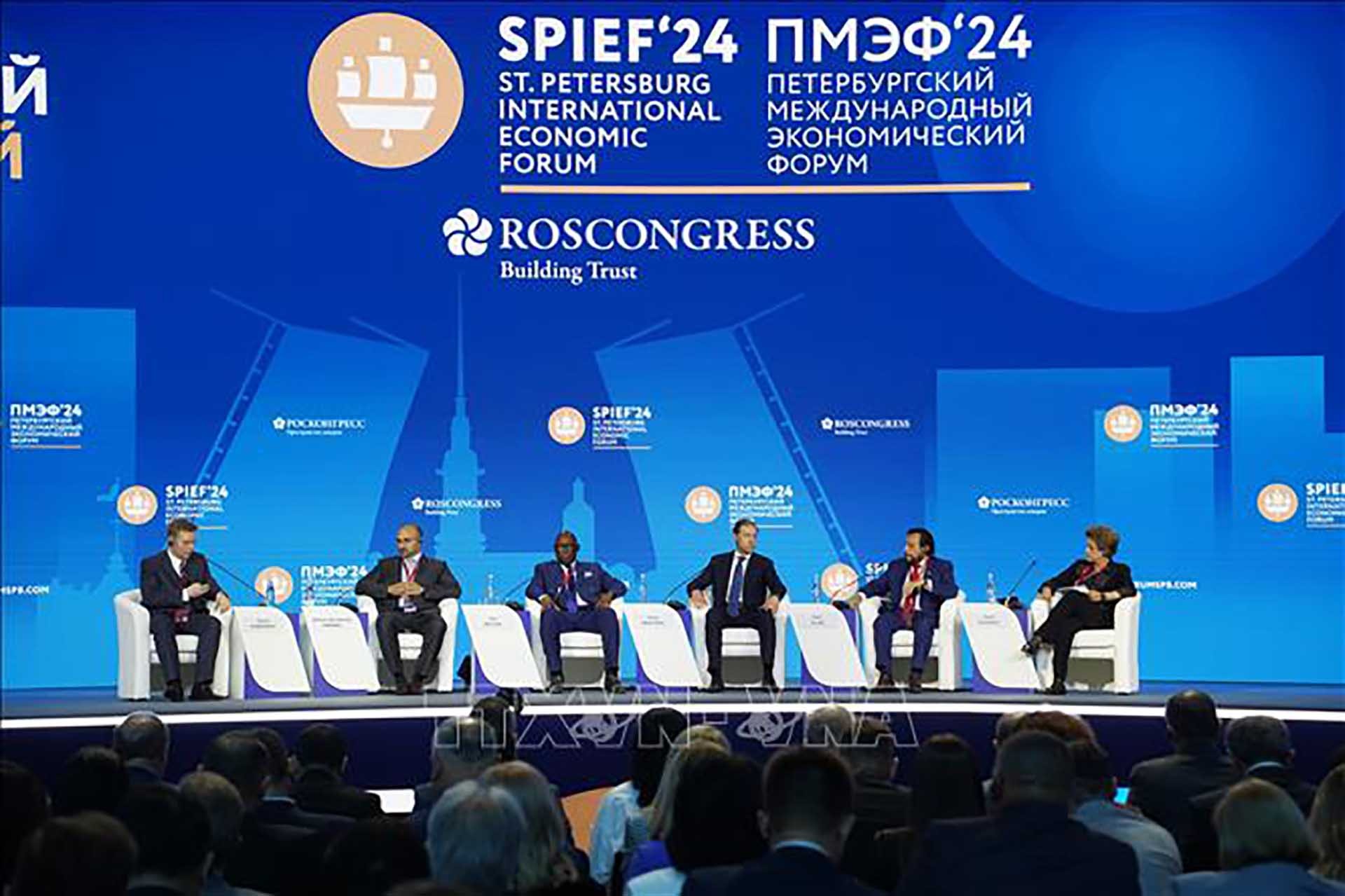 Phó Thủ tướng Trần Lưu Quang đưa ra ba đề xuất tại Diễn đàn Kinh tế quốc tế Saint-Petersburg