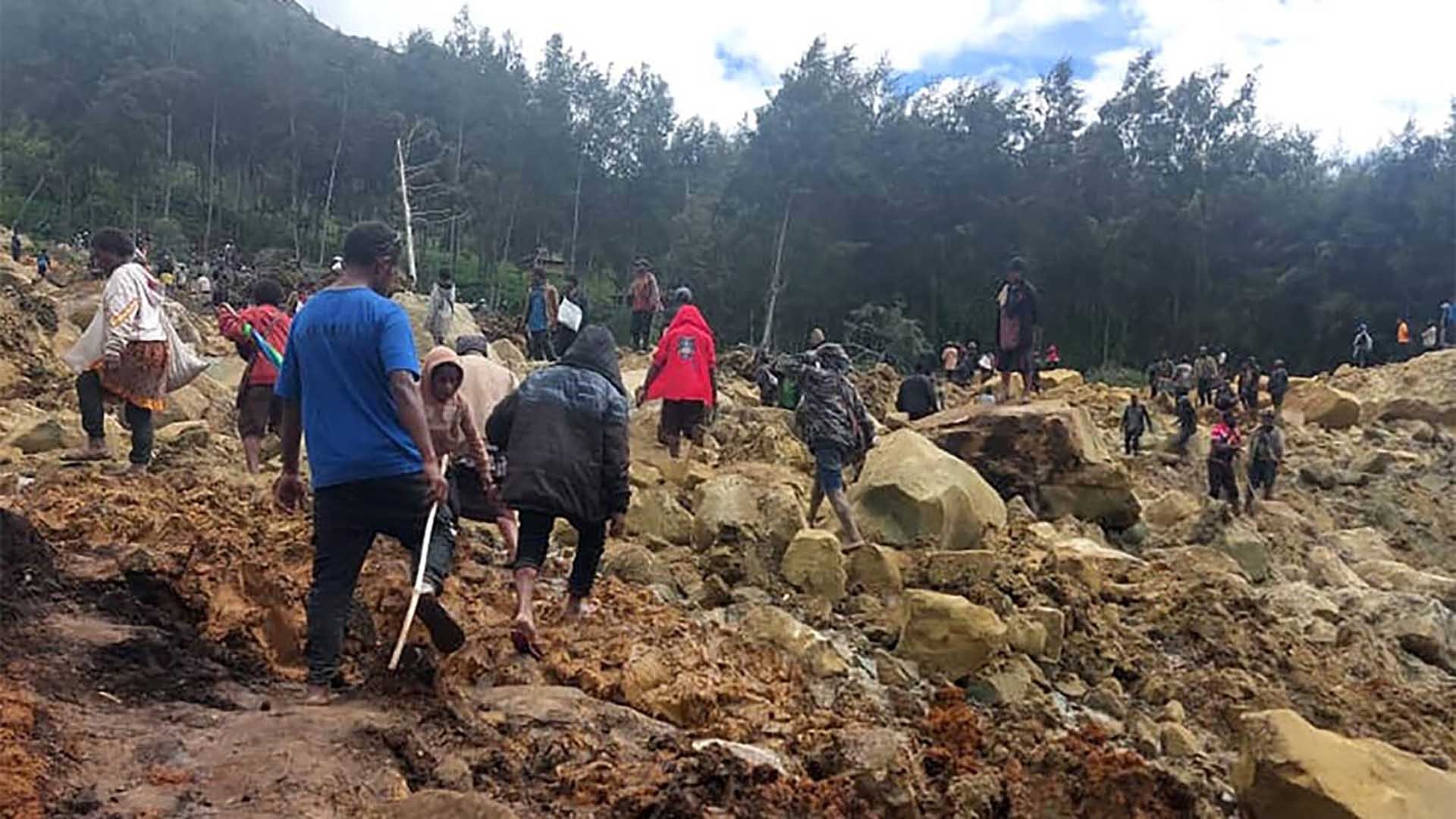 Công tác tìm kiếm cứu nạn sau thảm họa sạt lở đất tại Papua New Guinea. (Nguồn: AFP)
