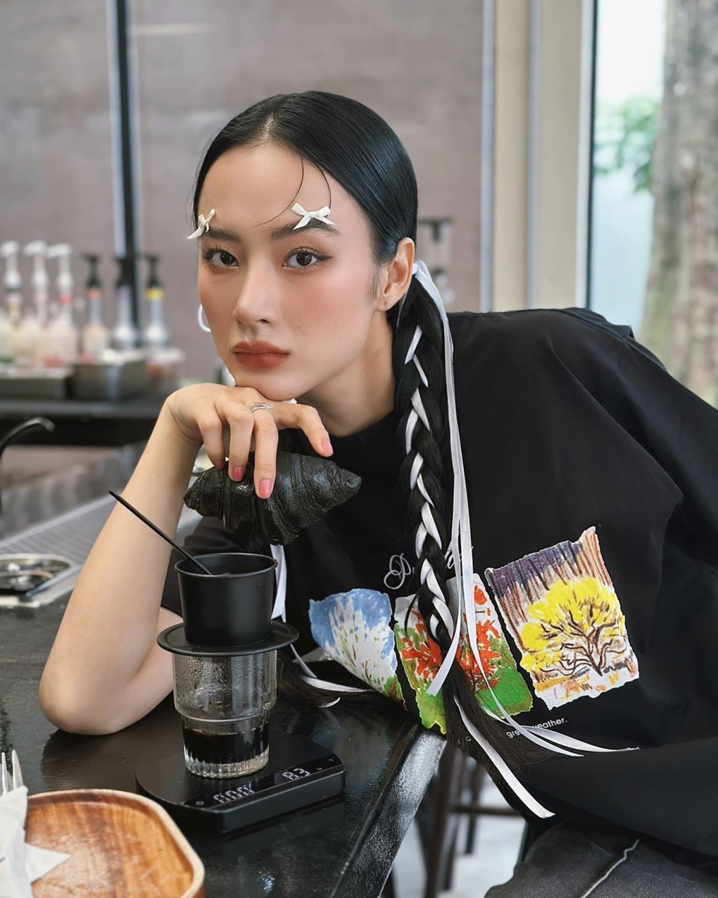 Thời trang bán hàng  livestream của Angela Phương Trinh