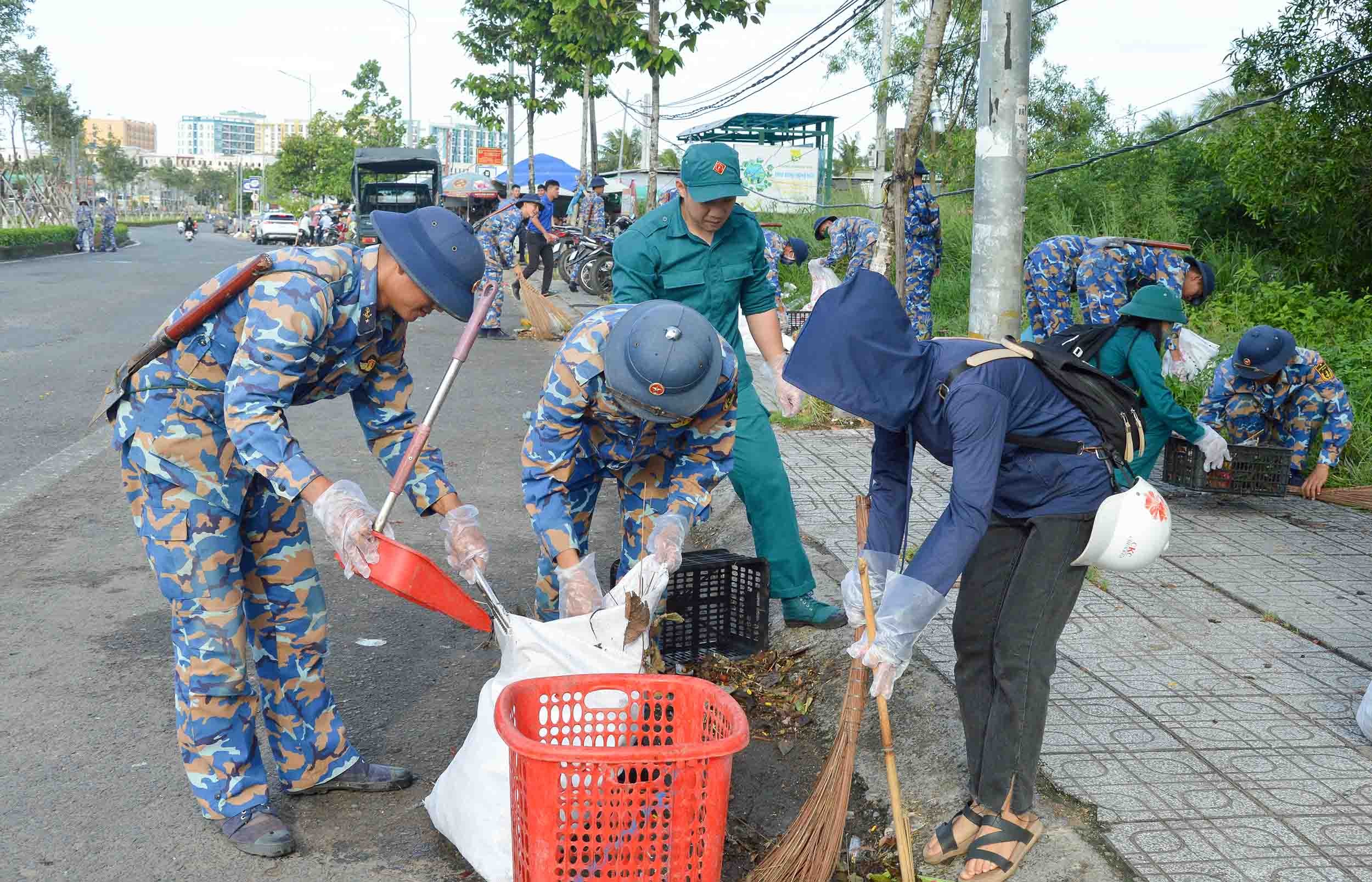 Tuổi trẻ Bộ Tư lệnh Vùng 5 Hải quân hưởng ứng chiến dịch thanh niên tình nguyện Hè