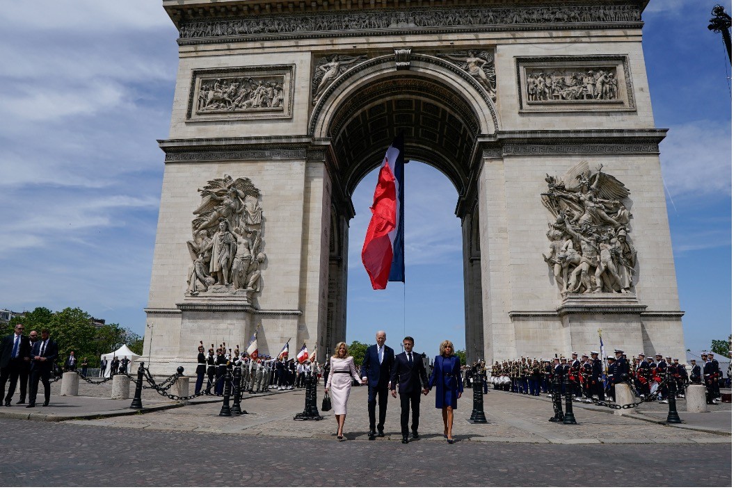 Tổng thống Pháp đón Tổng thống Mỹ thăm chính thức tới Paris, ngày 8/6. (Nguồn: Reuters)