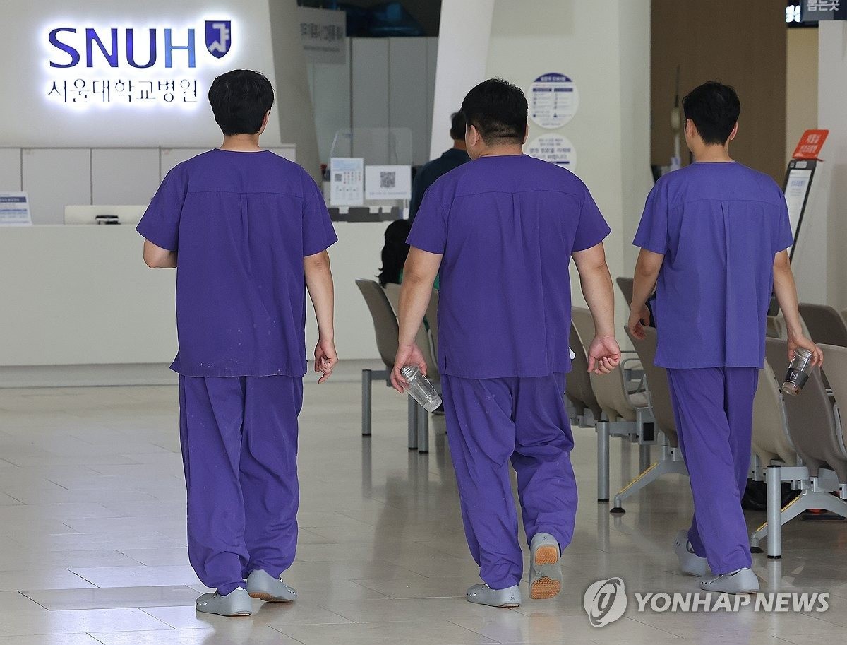 Nhân viên y tế tại Bệnh viện Đại học Quốc gia Seoul. Ảnh: Yonhap