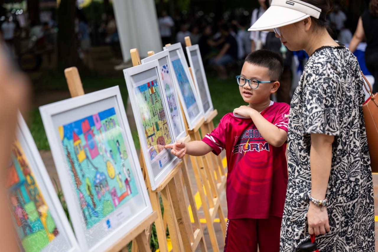 Vui chơi không chỉ là niềm vui, mà còn làm thay đổi cuộc sống. (Nguồn: UNICEF)