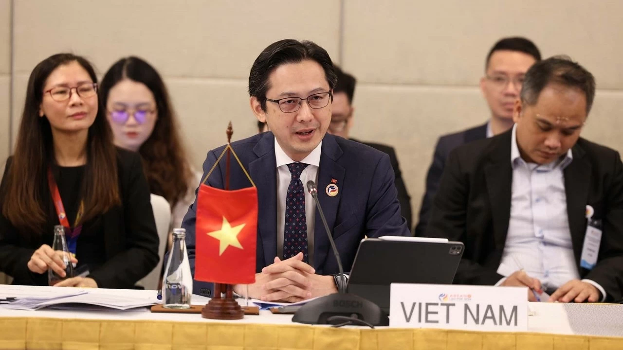 Deputy FM Do Hung Viet attends ASEAN+3, EAS, ARF Senior Officials' Meetings in Laos