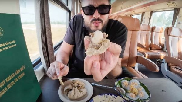 Khách Tây mê đắm ẩm thực Việt trên hành trình trải nghiệm tàu du lịch 5 sao đến Đà Nẵng