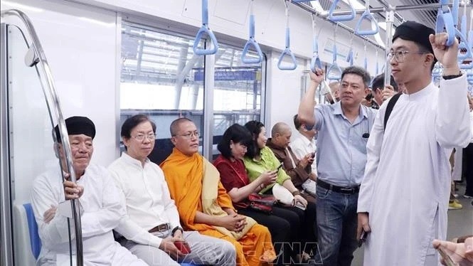 Group of  distinguished delegates take trial ride on HCM City’s first metro line