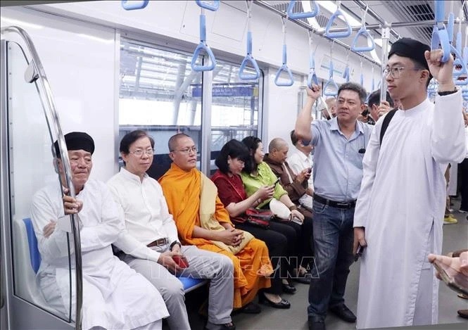 Group of  distinguished delegates take trial ride on HCM City’s first metro line
