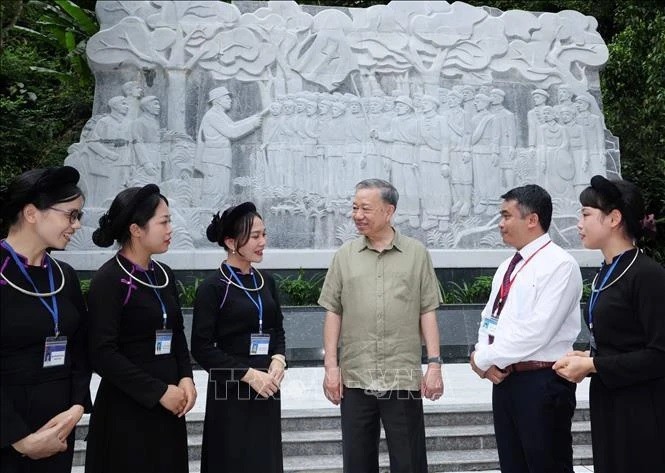 President To Lam visits Soc Giang border guard station in Cao Bang