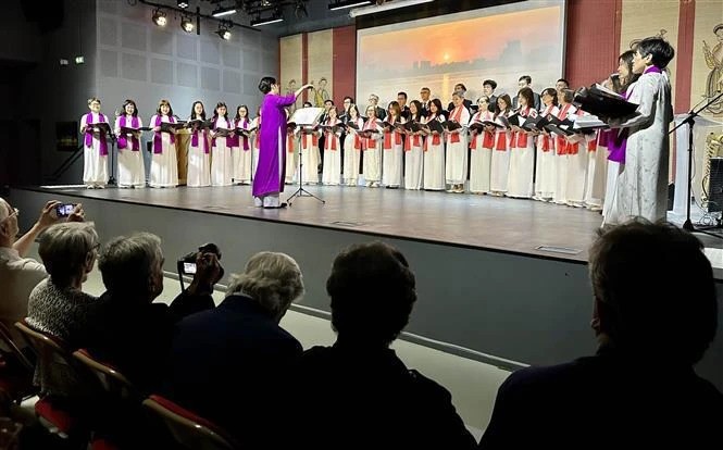 Homeland Choir helps share Vietnamese culture in France