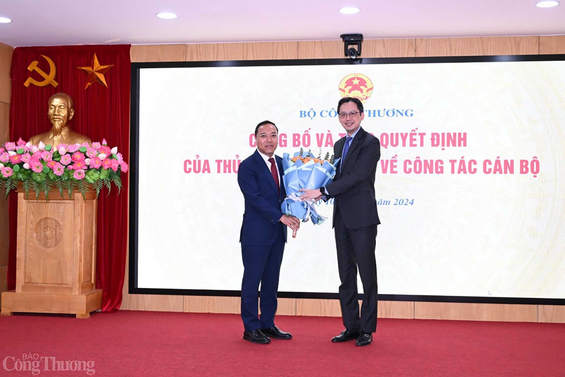 Trao quyết định bổ nhiệm ông Nguyễn Hoàng Long làm Thứ trưởng Bộ Công Thương