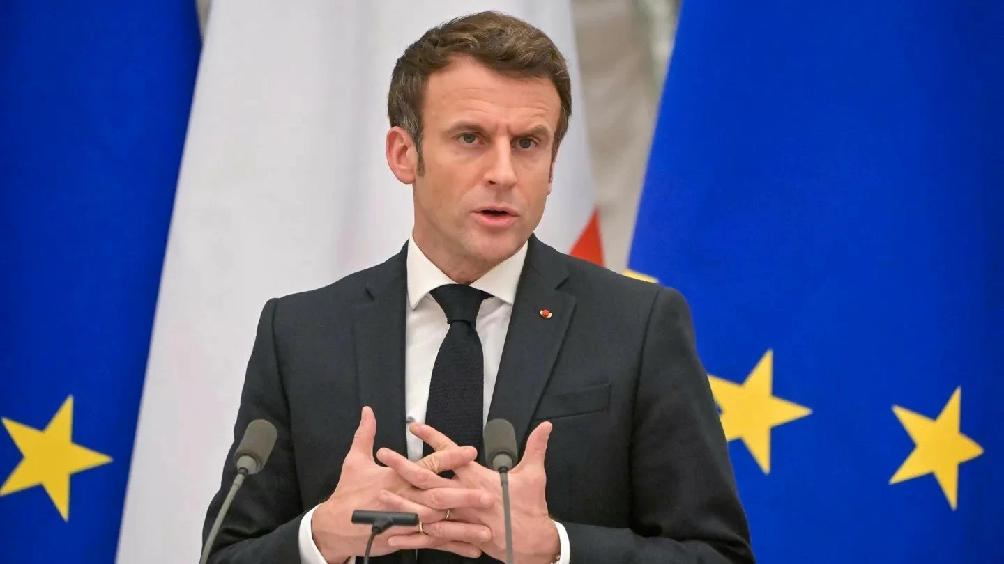 Canh bạc chính trị mới của ông Macron