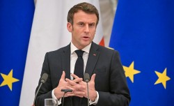 Canh bạc chính trị mới của ông Macron