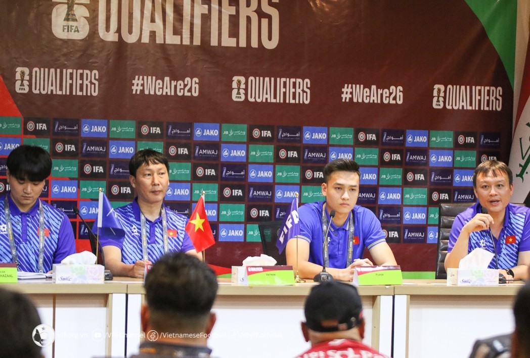 HLV Kim Sang Sik đặt quyết tâm đội tuyển Việt Nam có 3 điểm trước đổi Iraq
