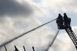 Nổ lớn gây hỏa hoạn ở kho vũ khí của Ba Lan