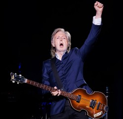 Huyền thoại âm nhạc Paul McCartney trở lại biểu diễn tại Argentina