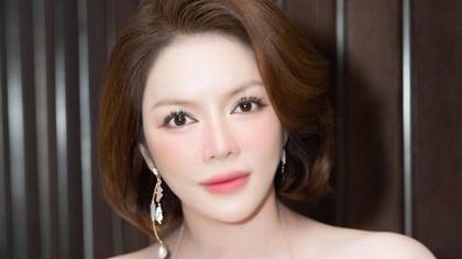 Sao Việt: Nhã Phương đăng ảnh cuốn hút, Lý Nhã Kỳ 'thả thính' fan