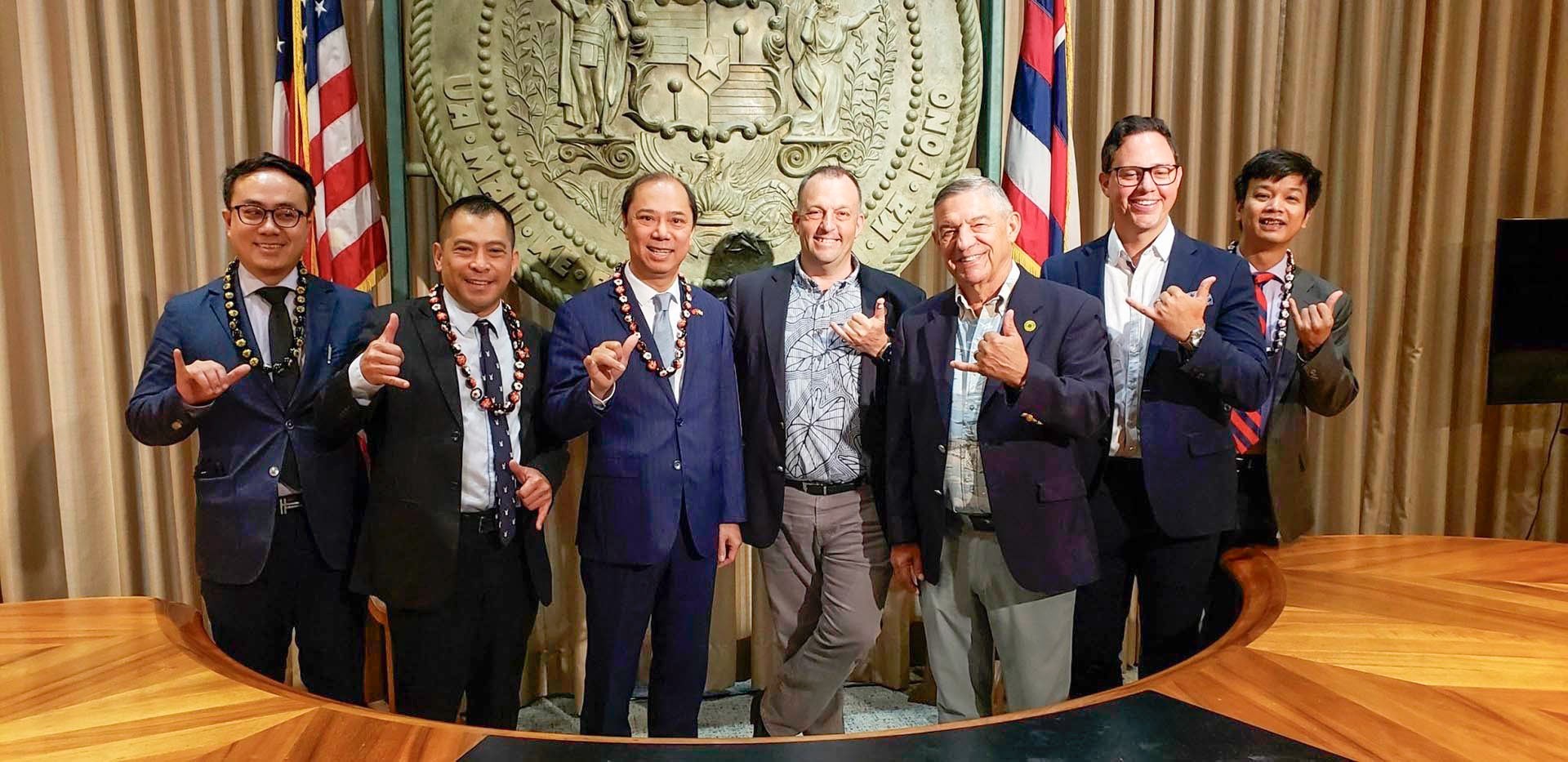 Ambassador Nguyen Quoc Dung and the delegation met with Hawaii State Governor Josh Green, May 2024.
