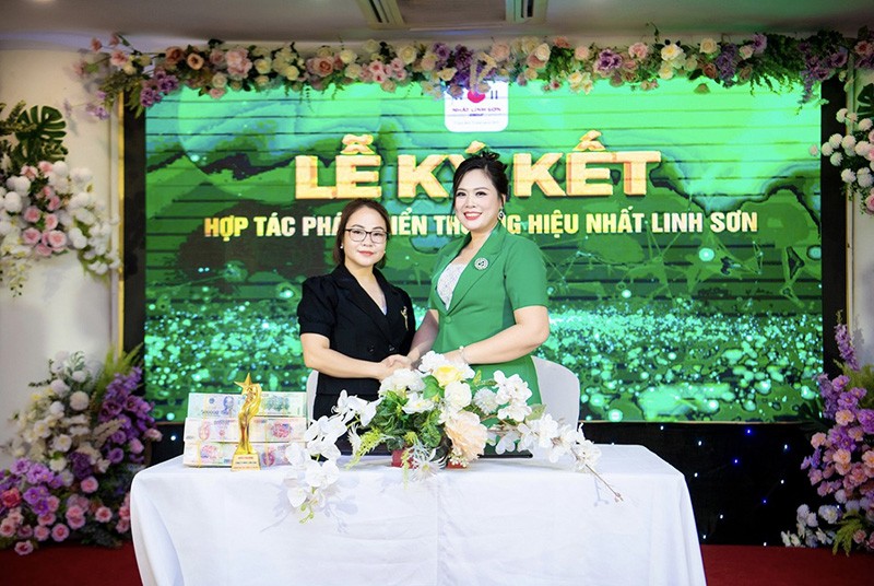 Lễ ký kết hợp tác phát triển thương hiệu Nhất Linh Sơn.