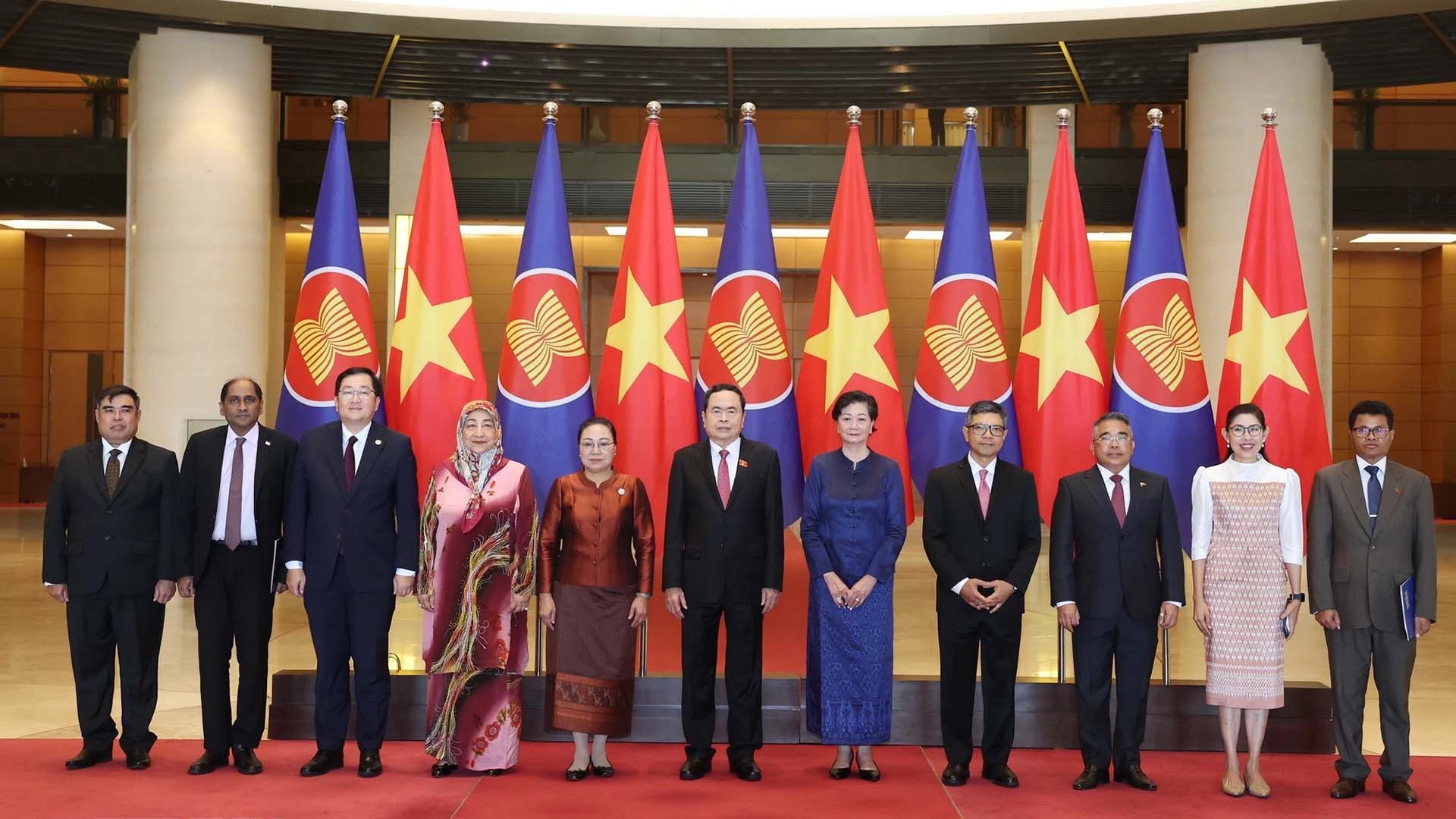 Chủ tịch Quốc hội Trần Thanh Mẫn với Đại sứ, Đại biện các nước ASEAN và Timor-Leste tại Hà Nội. (Nguồn: TTXVN)