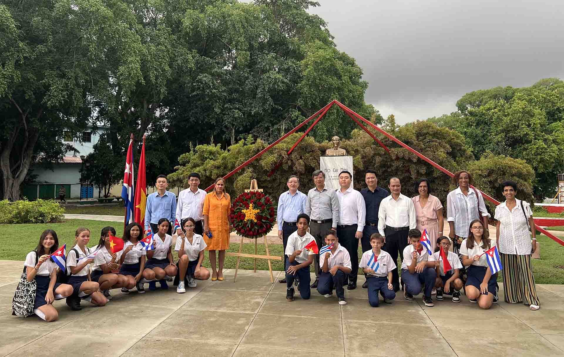 Đoàn đại biểu Hội Nông dân Việt Nam thăm, làm việc tại Cuba